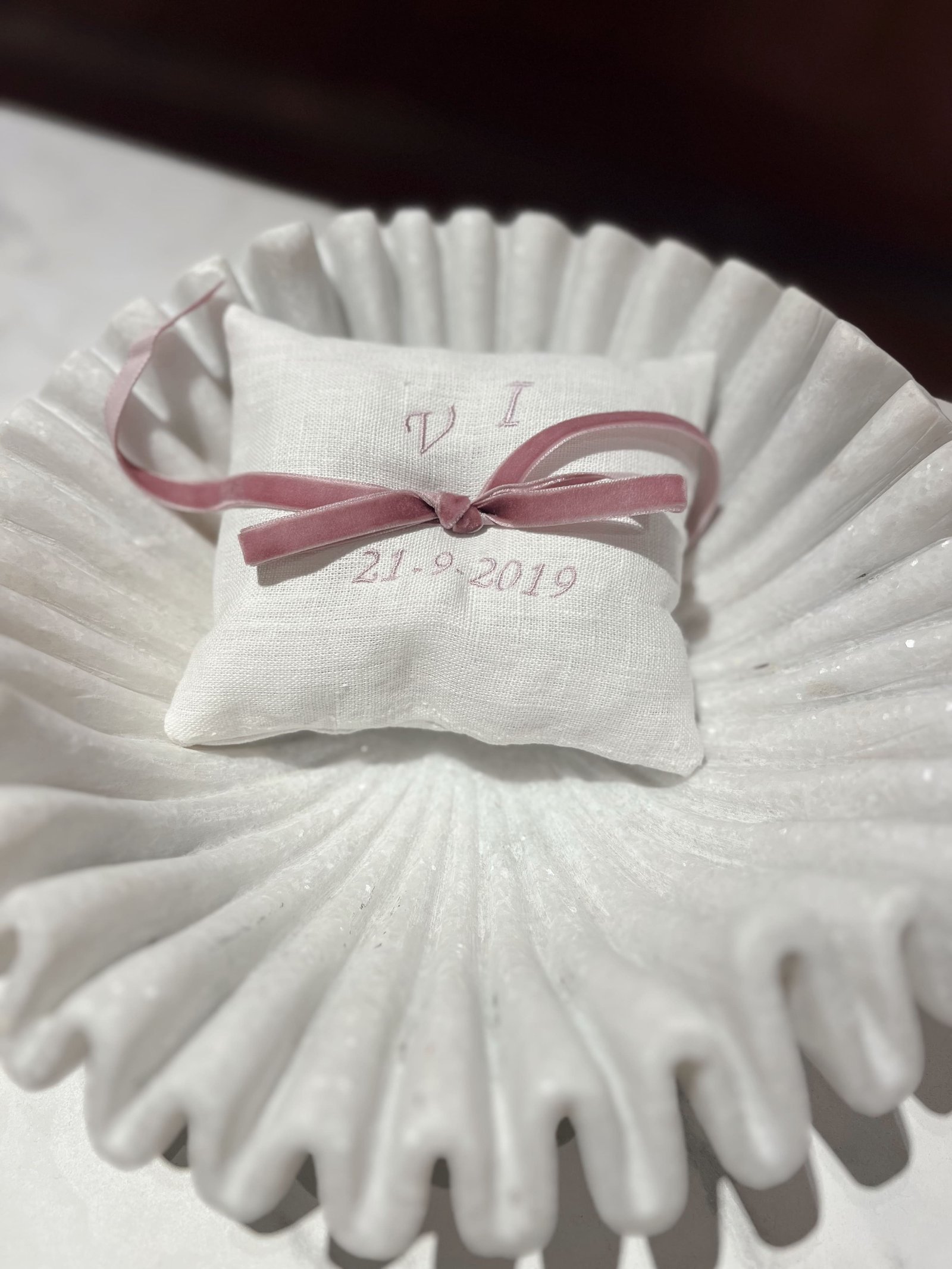 Cojín para alianzas rosa de terciopelo - Imagen 2