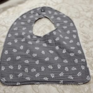 Babero personalizado estampado gris