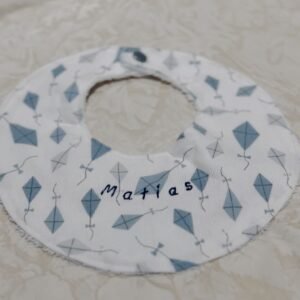 Babero personalizado estampado cometas