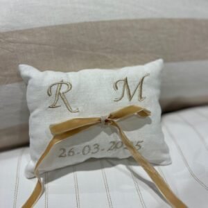 Cojín para alianzas dorado de terciopelo