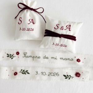 Pack Saquito bordado, lazo de novia y cojín para alianzas