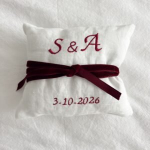 Cojín para alianzas burdeos de terciopelo