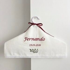 Perchas para novios bordeado burdeos